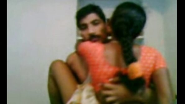 Erwachsene Lesbe fickt mit einem jungen Kunden während eines Kusses kostenlose erotikfilme reife frauen Nuru
