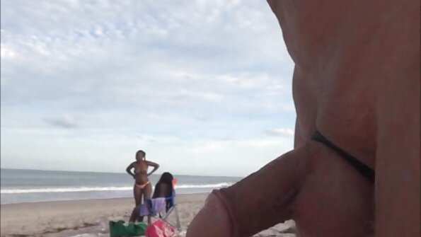 Reife Frau mit riesigen Titten erschien vor der Kamera und spielte mit kostenfreie pornofilme mit reifen frauen ihrer Muschi
