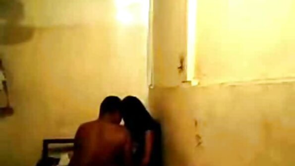 Vater küsst Frau und Tochter auf dem Bett pornos mit reifen frauen gratis